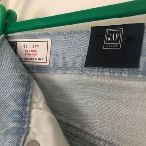 NWT Gap Sky High Straight Jeans